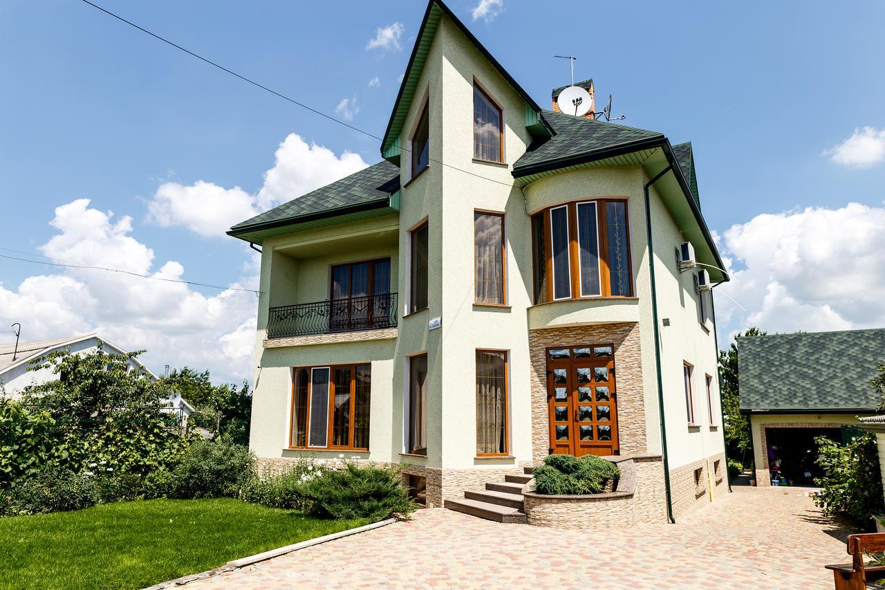 Sweet Home Hostel / Guest House Chernivtsi Ngoại thất bức ảnh