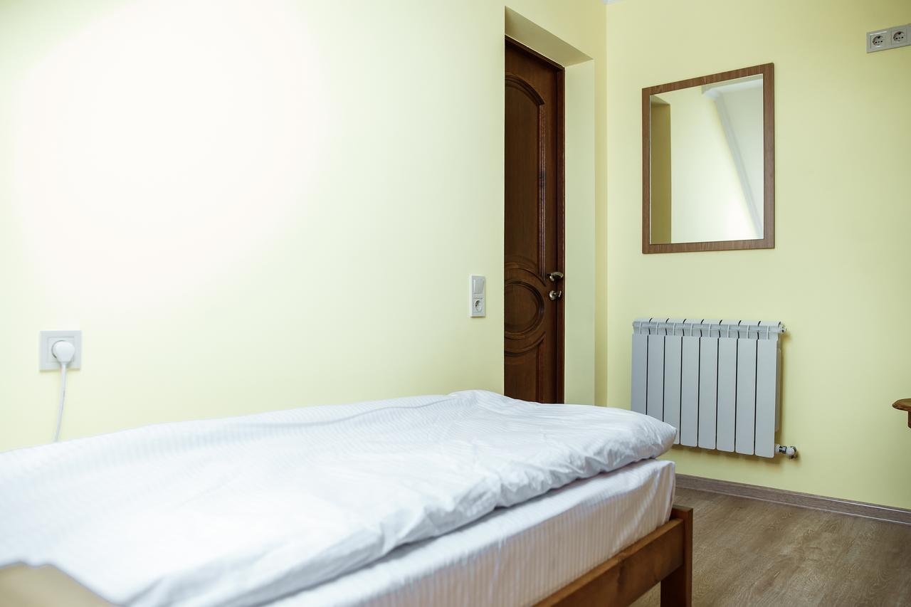 Sweet Home Hostel / Guest House Chernivtsi Ngoại thất bức ảnh