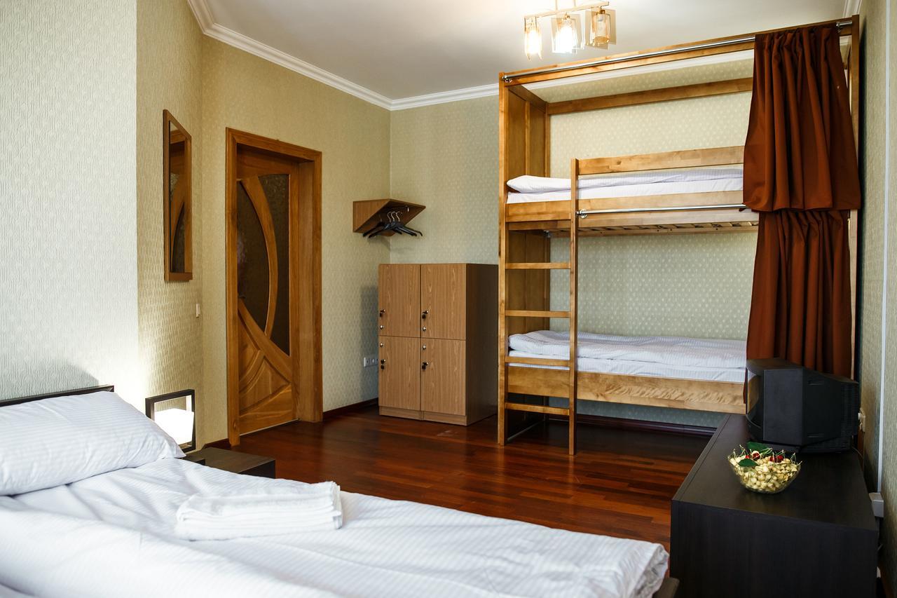 Sweet Home Hostel / Guest House Chernivtsi Ngoại thất bức ảnh
