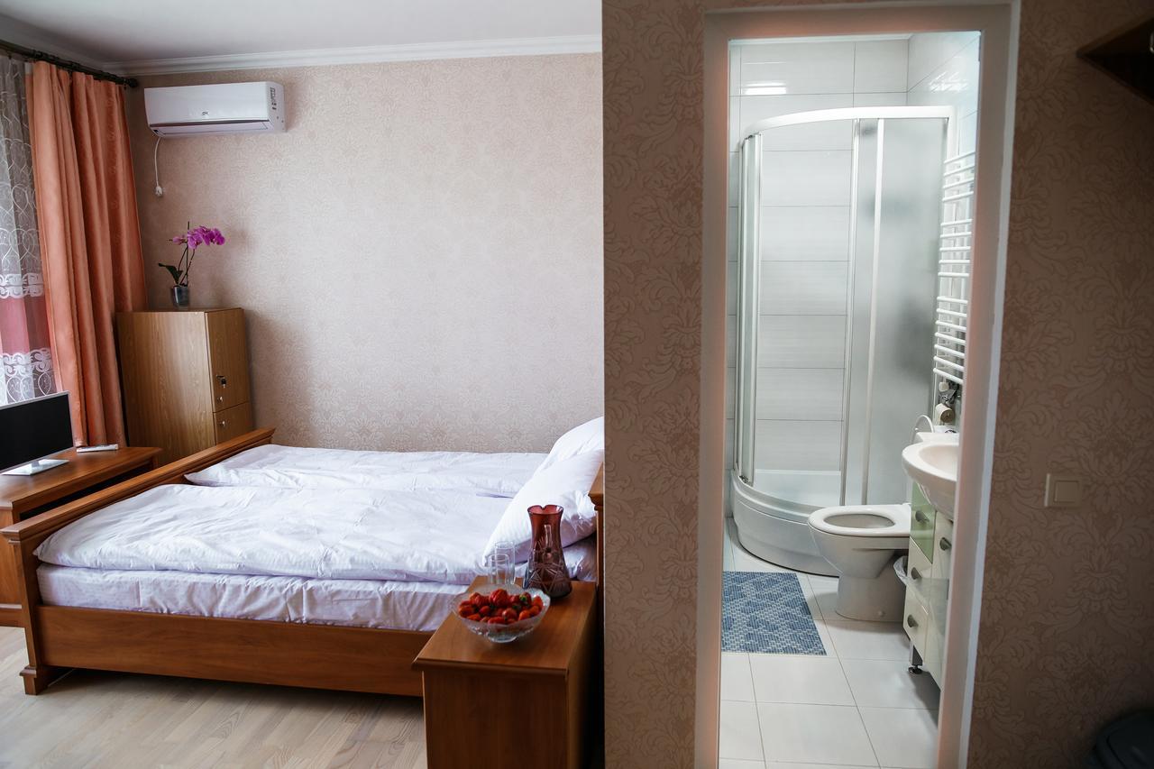 Sweet Home Hostel / Guest House Chernivtsi Ngoại thất bức ảnh