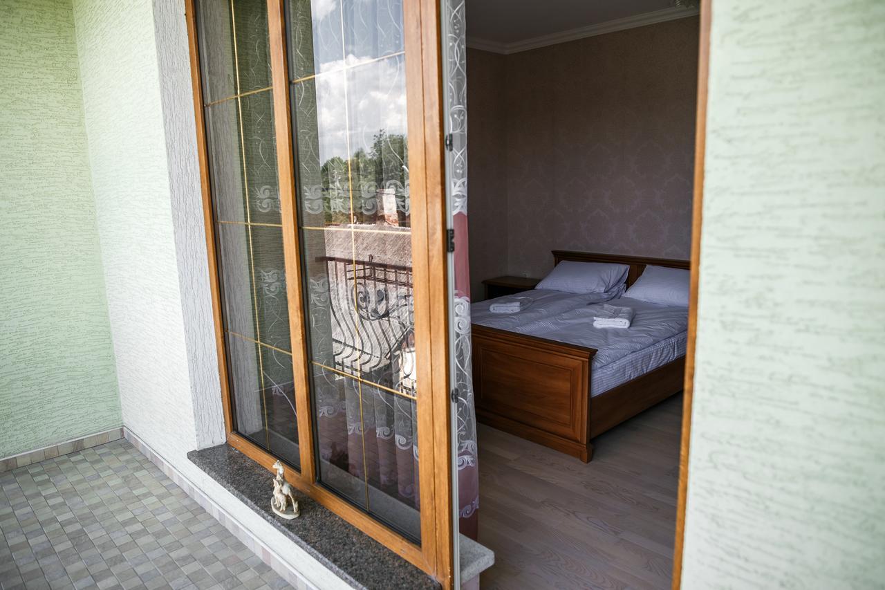 Sweet Home Hostel / Guest House Chernivtsi Ngoại thất bức ảnh
