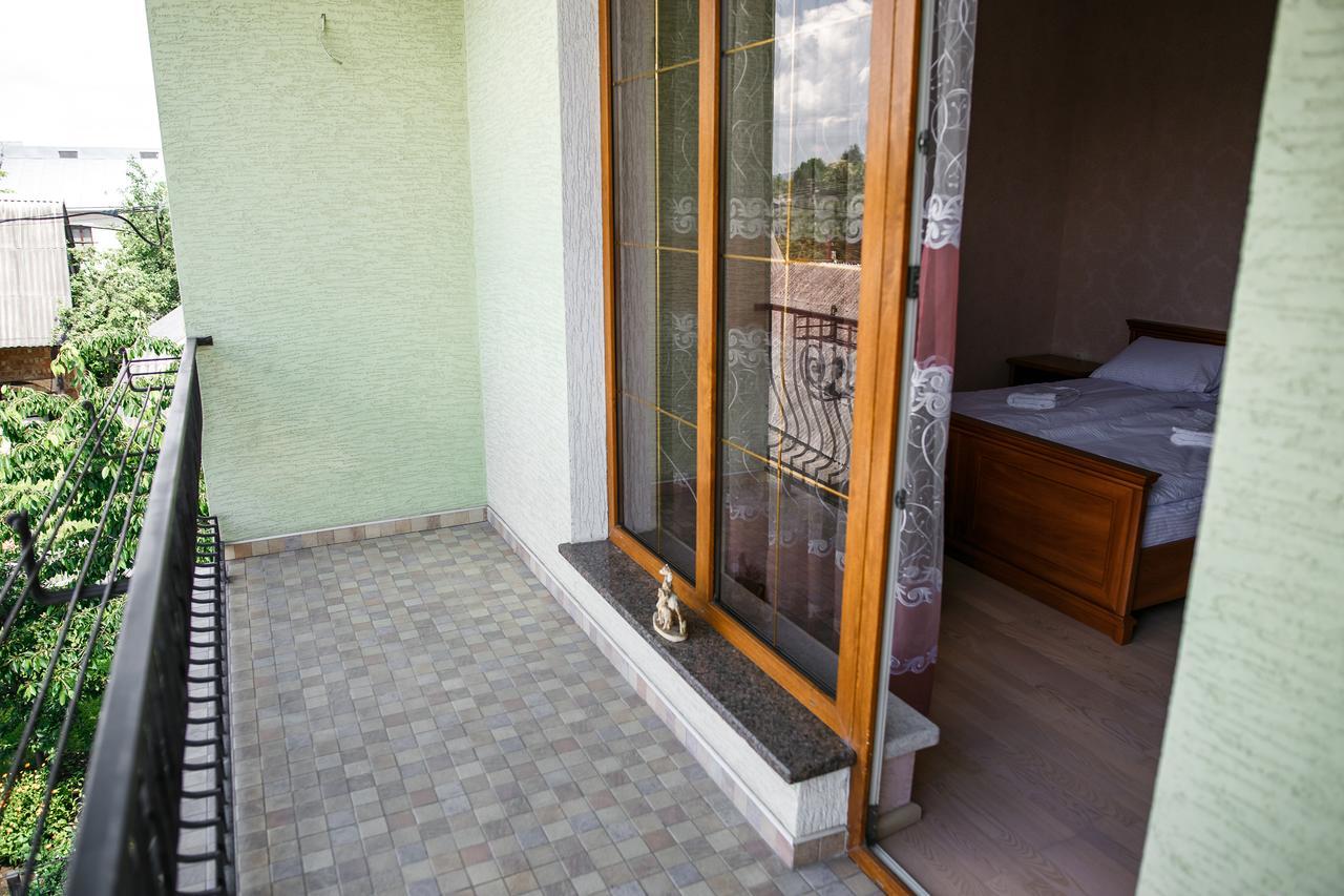 Sweet Home Hostel / Guest House Chernivtsi Ngoại thất bức ảnh