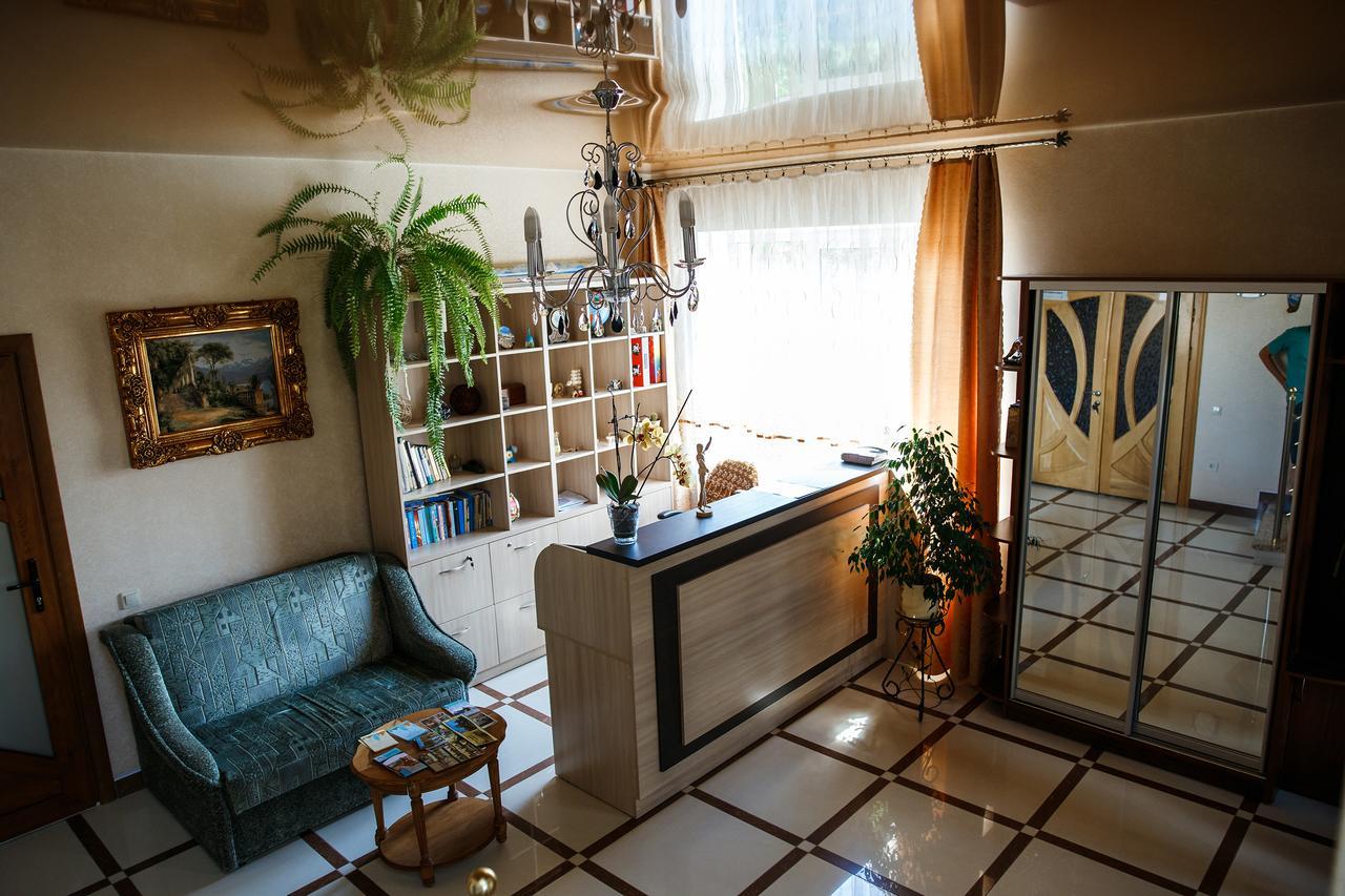 Sweet Home Hostel / Guest House Chernivtsi Ngoại thất bức ảnh