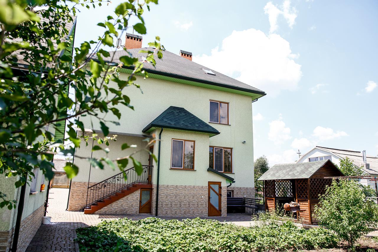 Sweet Home Hostel / Guest House Chernivtsi Ngoại thất bức ảnh