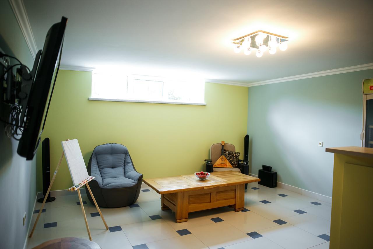 Sweet Home Hostel / Guest House Chernivtsi Ngoại thất bức ảnh