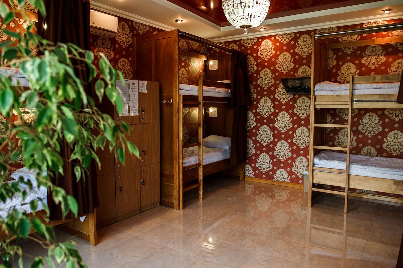 Sweet Home Hostel / Guest House Chernivtsi Ngoại thất bức ảnh