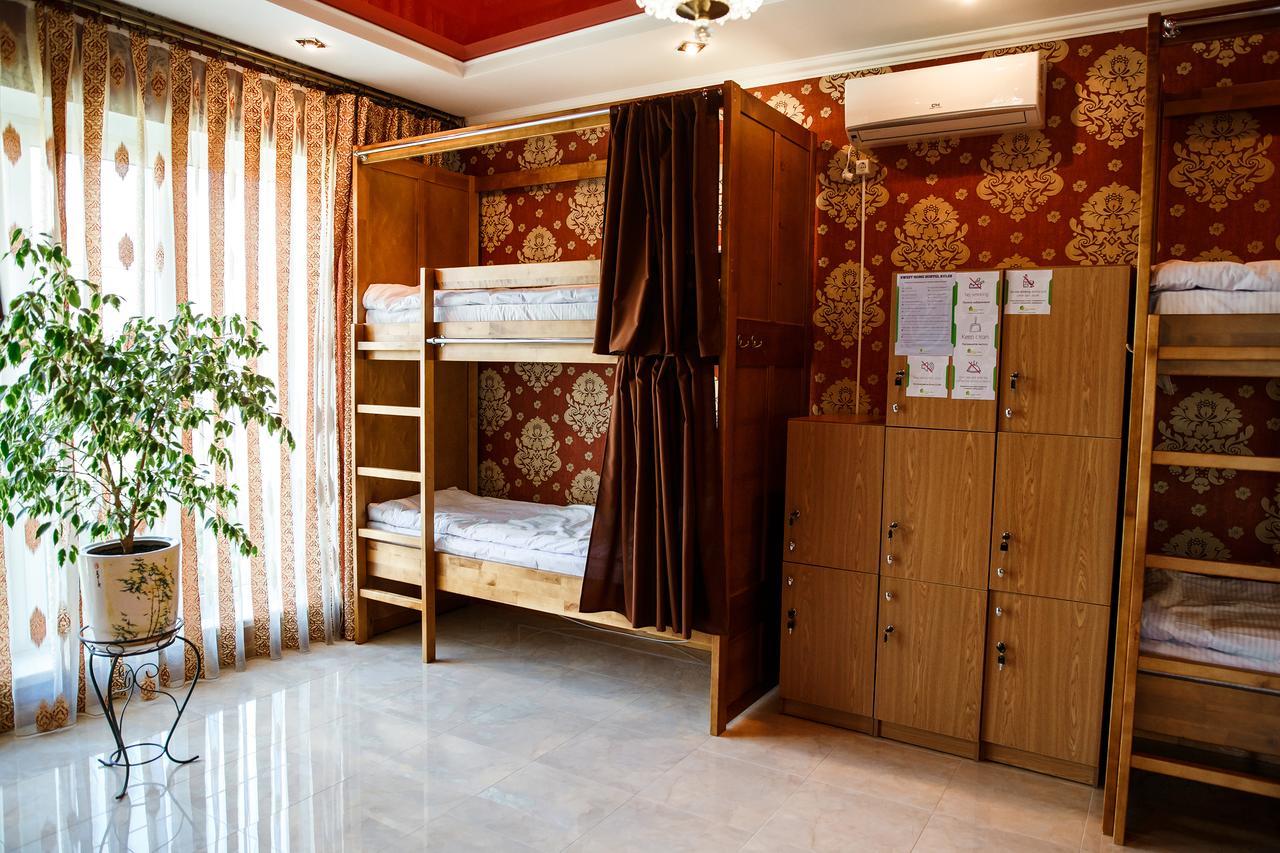 Sweet Home Hostel / Guest House Chernivtsi Ngoại thất bức ảnh