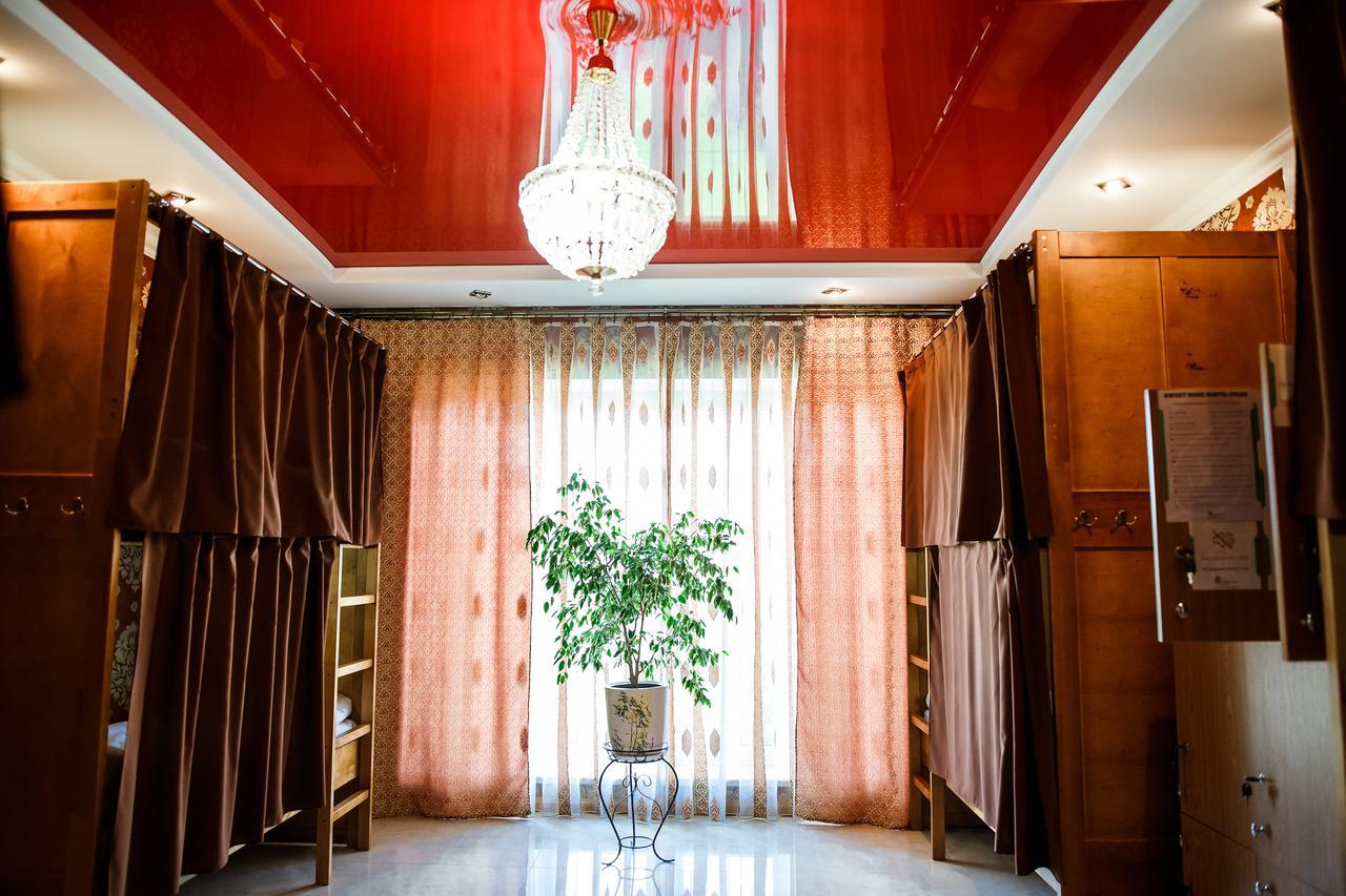 Sweet Home Hostel / Guest House Chernivtsi Ngoại thất bức ảnh