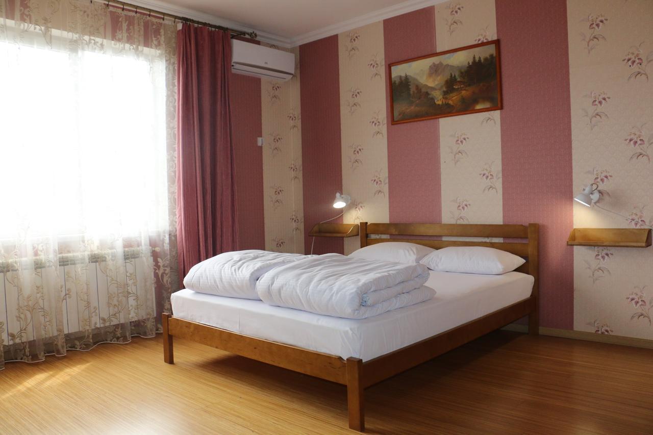 Sweet Home Hostel / Guest House Chernivtsi Ngoại thất bức ảnh