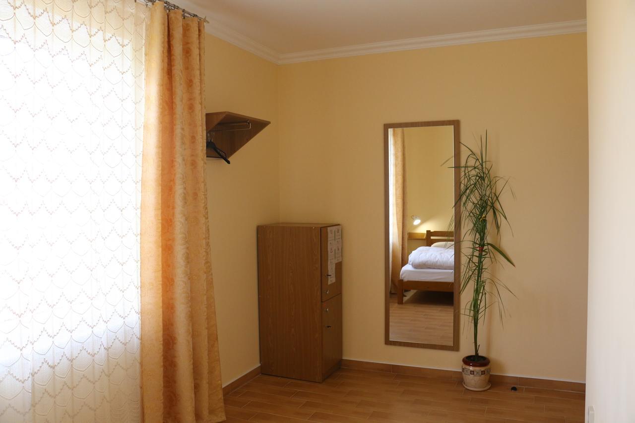 Sweet Home Hostel / Guest House Chernivtsi Ngoại thất bức ảnh
