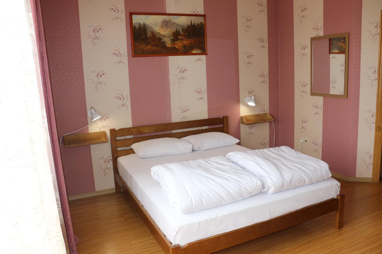 Sweet Home Hostel / Guest House Chernivtsi Ngoại thất bức ảnh