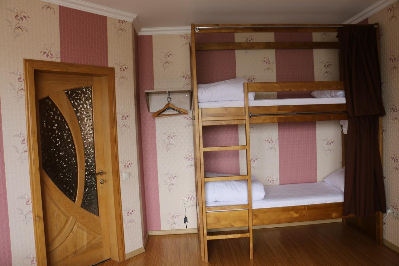 Sweet Home Hostel / Guest House Chernivtsi Ngoại thất bức ảnh